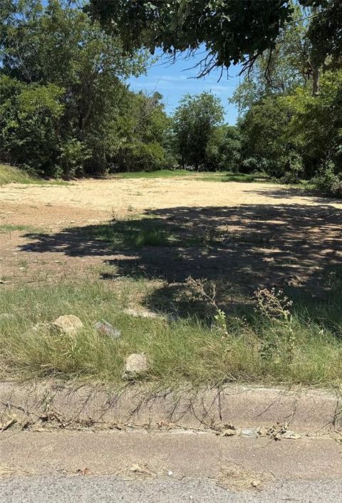 1329 Ash Crescent Street Fort Worth TX 76104