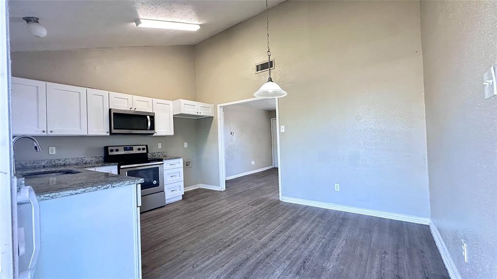 Skyline 04 - Residential Lease