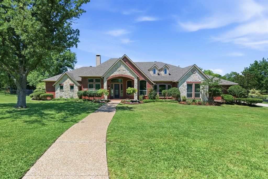 Photo of 122 W Carruth Lane, Double Oak, TX 75077 (MLS # 21263317)
