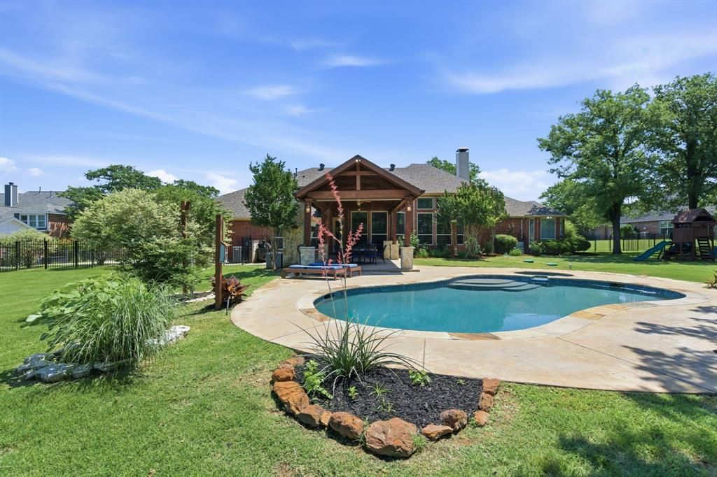 Photo of 122 W Carruth Lane, Double Oak, TX 75077 (MLS # 21263317)