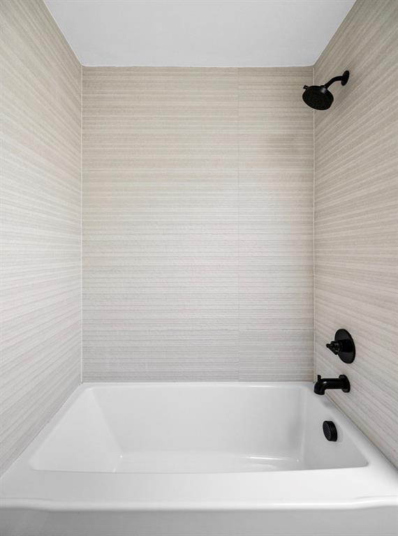 LAKE HIGHLAND VILLAGE - Residential