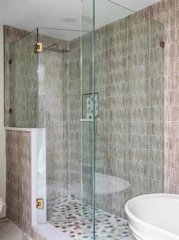 LAKE HIGHLAND VILLAGE - Residential