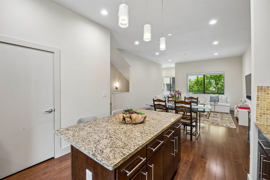Newton Twnhms 4140 - Residential