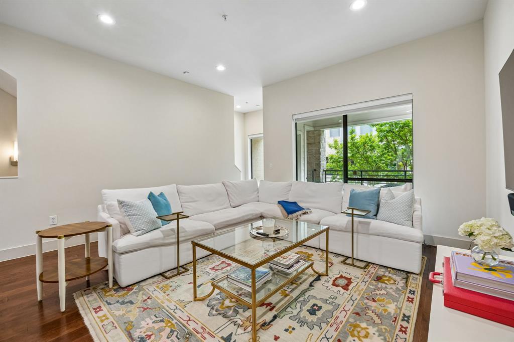Newton Twnhms 4140 - Residential