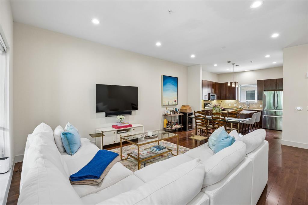 Newton Twnhms 4140 - Residential
