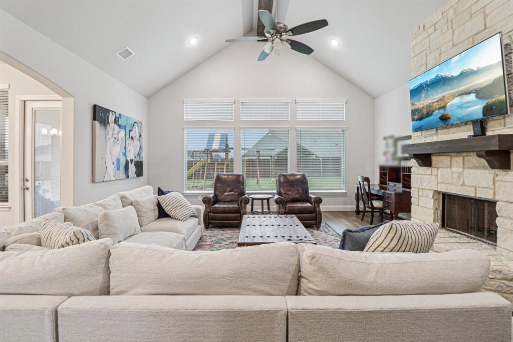 3910 Monterrey Oak Way