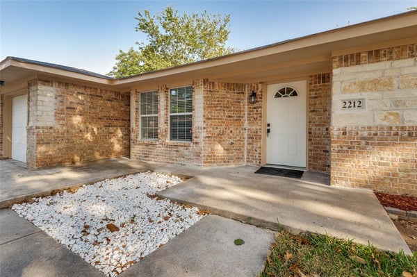 2212 PIEDMONT ST, IRVING, TX 75061 - Image 0bb137c8a3834be3e77ba498c8c3aed6/290206642