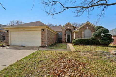 Photo of 7213 Crabtree Lane, North Richland Hills, TX 76182 (MLS # 21164293)