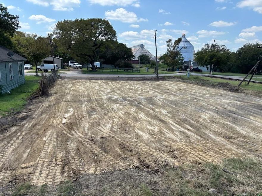 This perfectly situated lot offers a rare opportunity to invest or build in the thriving heart of Corsicana. Whether you're looking to develop your next project or create your forever home, this property provides the ideal canvas. Surrounded by established neighborhoods, schools, downtown shopping, and dining, this location combines convenience with charm. Don't miss out on this piece of land in a growing community!