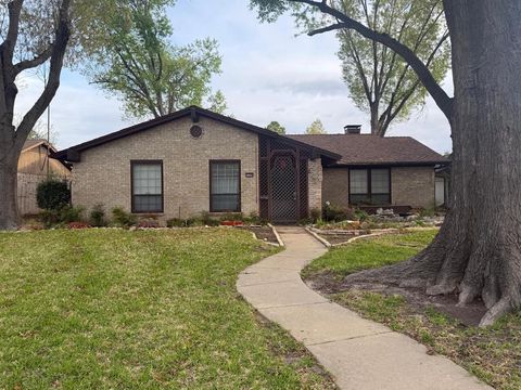 Photo of 2309 Richwood Dr, Garland, TX 75044 (MLS # 21220512)