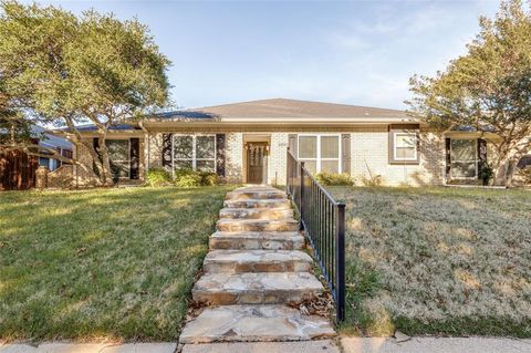 Photo of 2805 Staffordshire Drive, Carrollton, TX 75007 (MLS # 21222610)