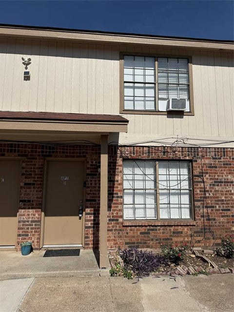 Photo of 907 S Mesquite Street #907D, Arlington, TX 76010 (MLS # 21420075)