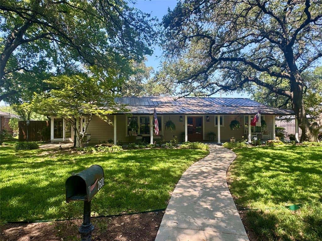 Photo of 2600 Old Oaks Drive, Waco, TX 76710 (MLS # 21348754)