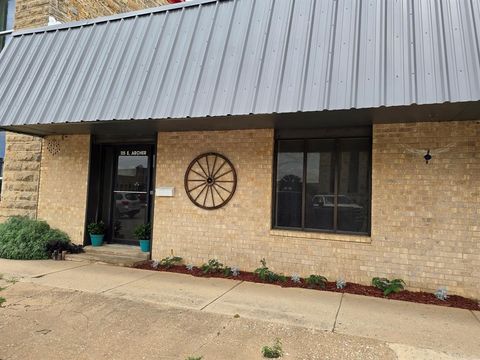 115 E Archer Street Jacksboro TX 76458