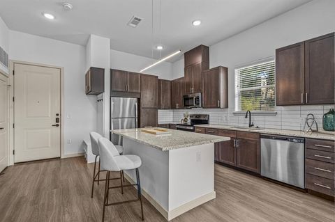 Photo of 3120 E Park Row Drive #1107, Arlington, TX 76010 (MLS # 21199367)