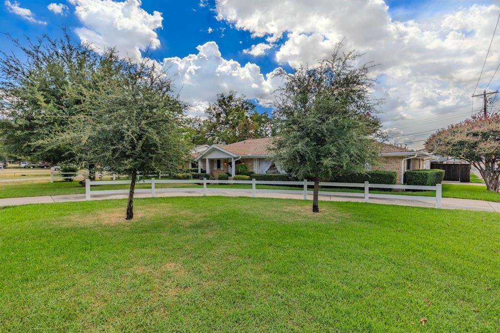 Photo of 6400 Chapman Drive, Greenville, TX 75402 (MLS # 21385552)