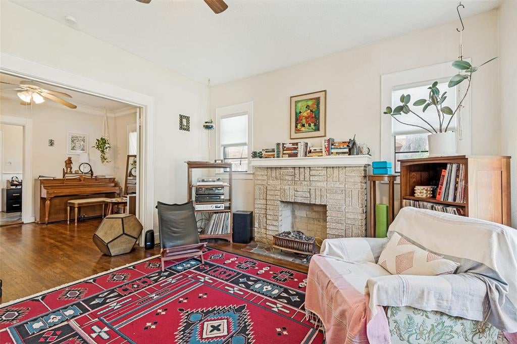 2542 Gladstone Drive
