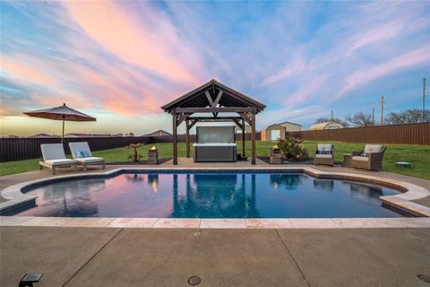 Photo of 302 Amber Lane, Nevada, TX 75173 (MLS # 21202991)