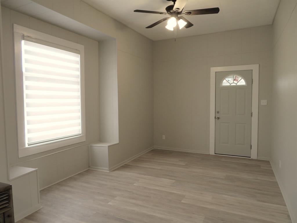 911 W Liveoak Street
