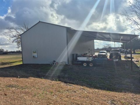 A home in Wolfe City