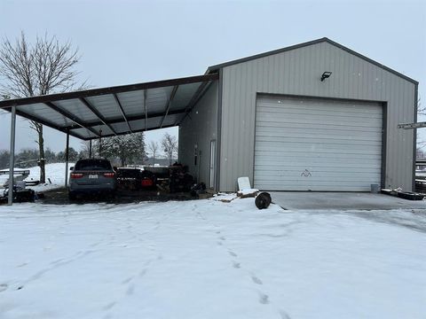 A home in Wolfe City