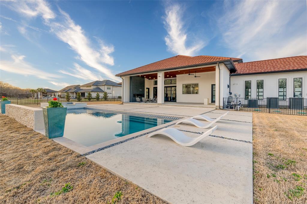915 Bentwater Drive