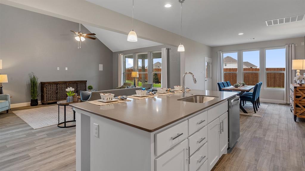 10401 PALMETTO Street