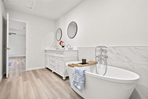 Tiny photo for 311 S Waverly Drive, Dallas, TX 75208 (MLS # 21201208)