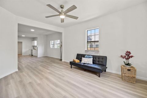 Tiny photo for 311 S Waverly Drive, Dallas, TX 75208 (MLS # 21201208)