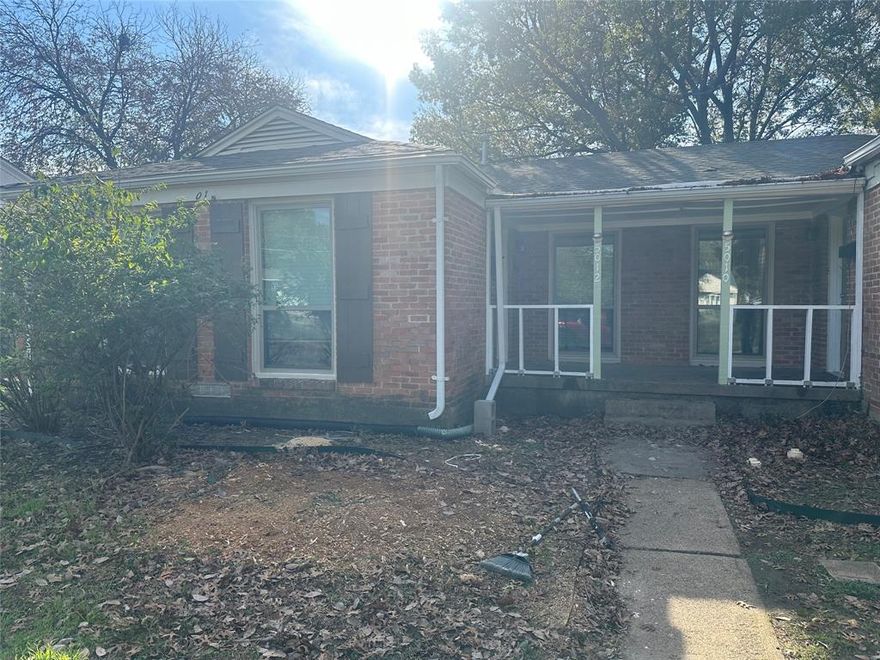 Charming 2-1 duplex featuring remodeled interiors with hardwood floors, a fenced backyard, and a detached one-car garage. Ready for your renters.