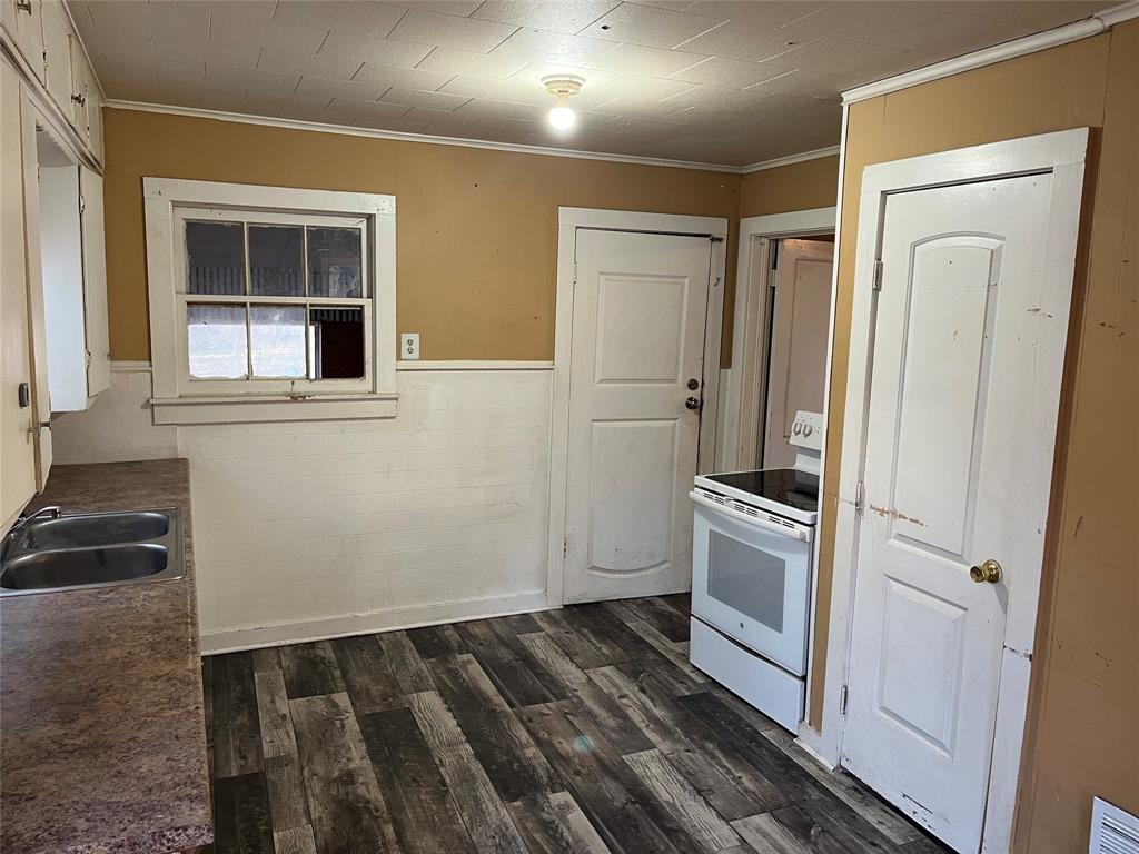 935 E Washington Street