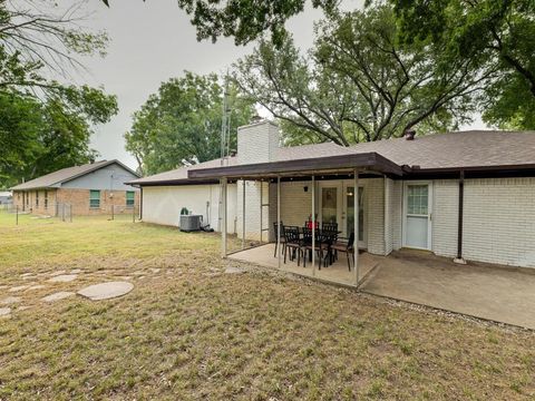 Tiny photo for 410 E White Street, Pilot Point, TX 76258 (MLS # 21341439)