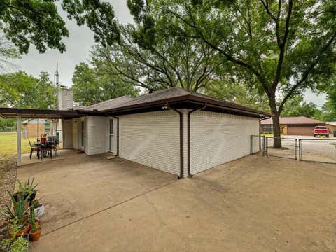 Tiny photo for 410 E White Street, Pilot Point, TX 76258 (MLS # 21341439)