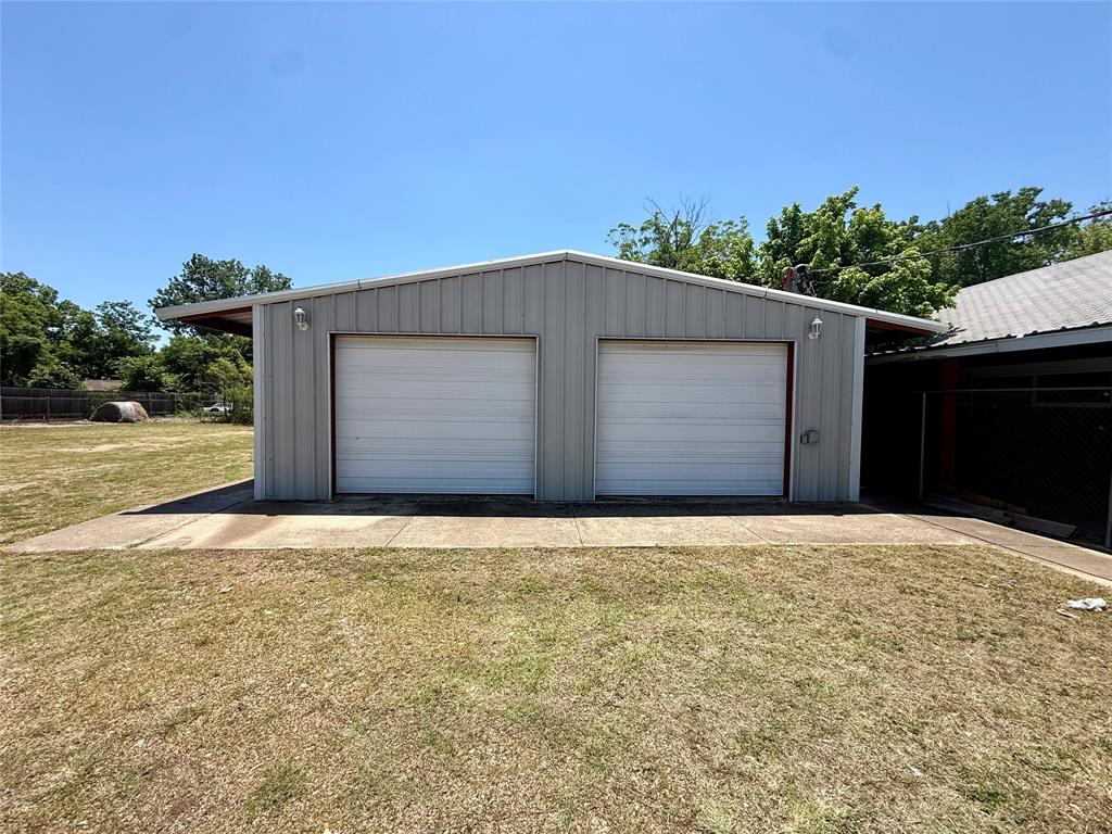 408 Live Oak St Street