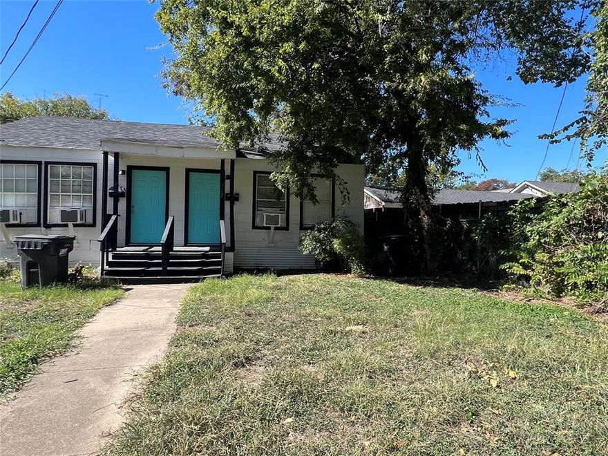 $200 OFF FIRST MONTH'S RENT! Freshly painted 2-bedroom duplex in Corsicana.  Rental has space and hookups for a stackable washer and dryer.