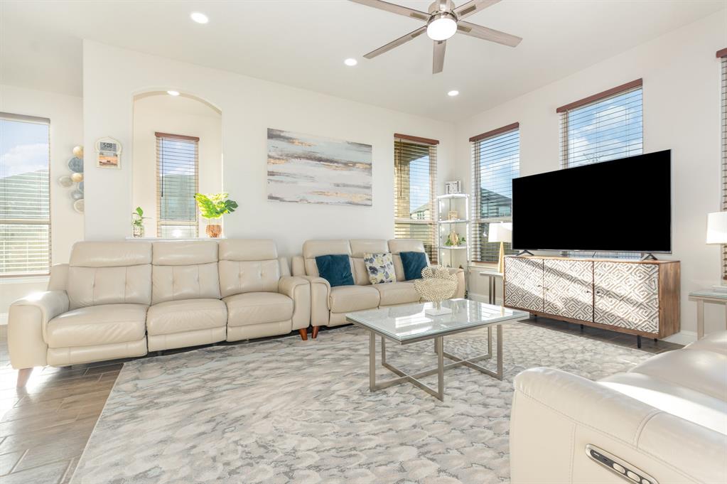 2923 Grand Lookout Lane