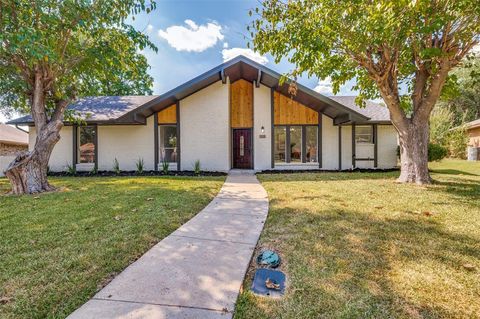 1013 Briarwood Lane DeSoto TX 75115