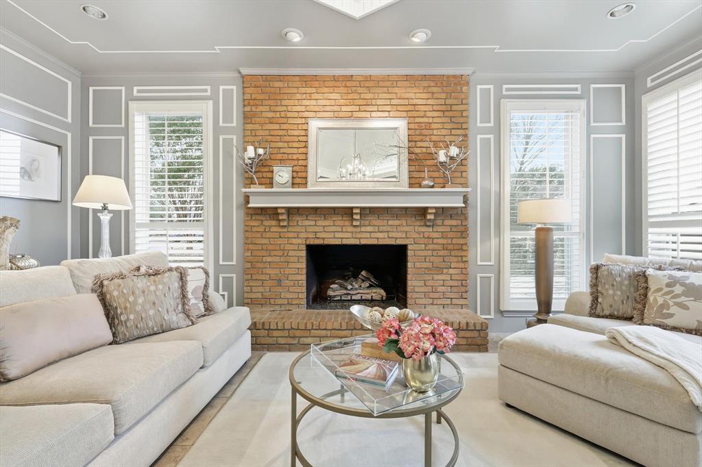 2410 Lone Oak Trail