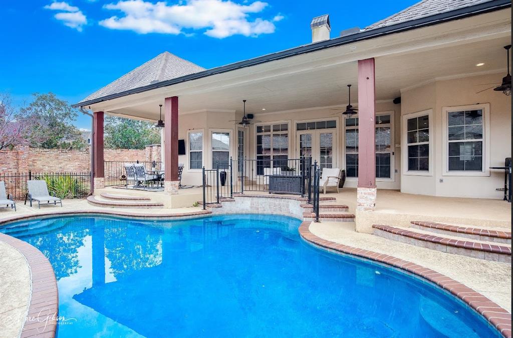 200 Evangeline Walk