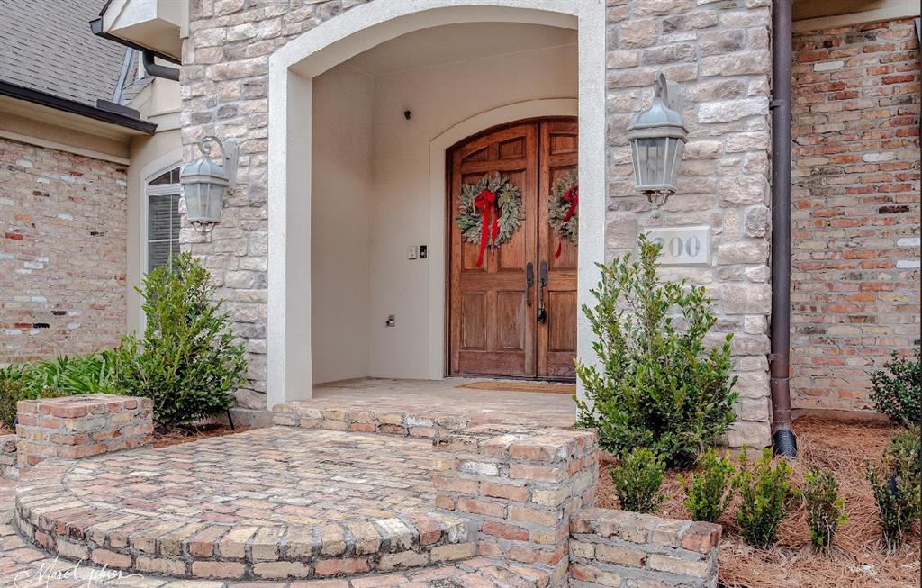 200 Evangeline Walk