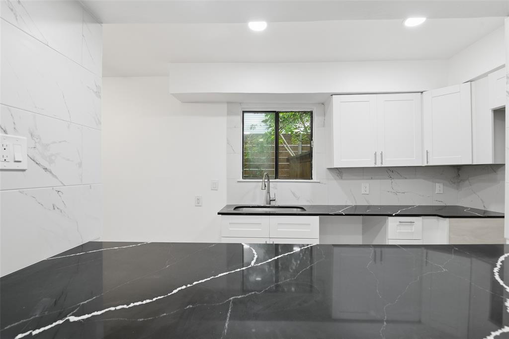 Oaks On The Lane Condo Ph III - Residential