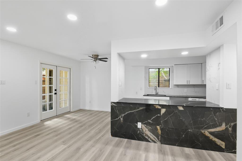 Oaks On The Lane Condo Ph III - Residential