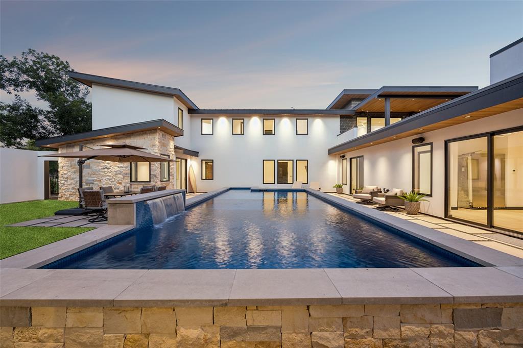 9003 King Air Drive