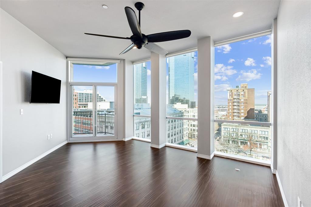 500 Throckmorton Street 902