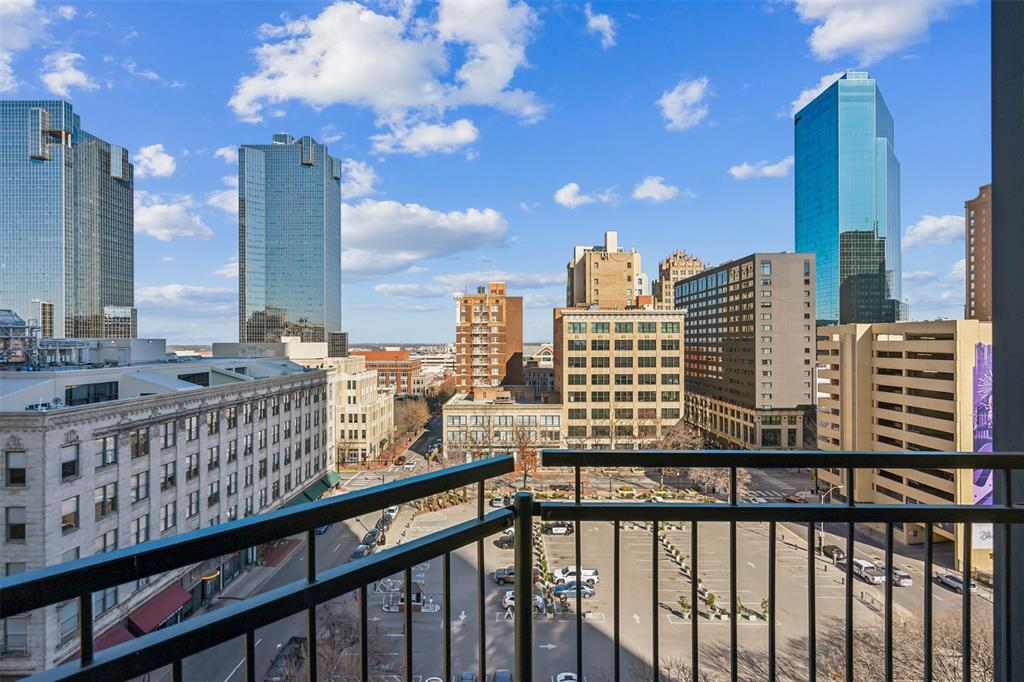 500 Throckmorton Street 902