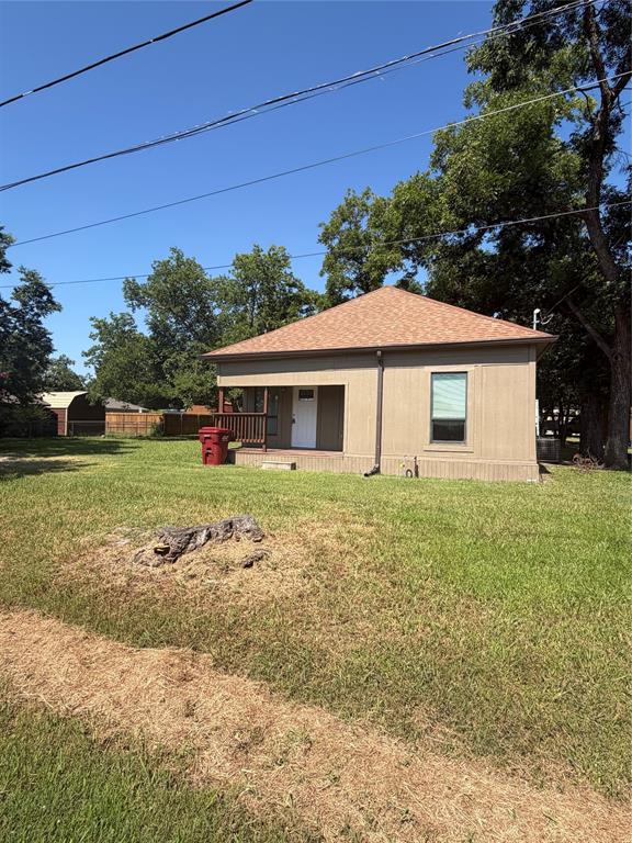 Photo 1 of 16 — 1711 Oriental Street, Bonham, TX 75418
