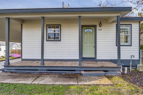 A home in Farmersville