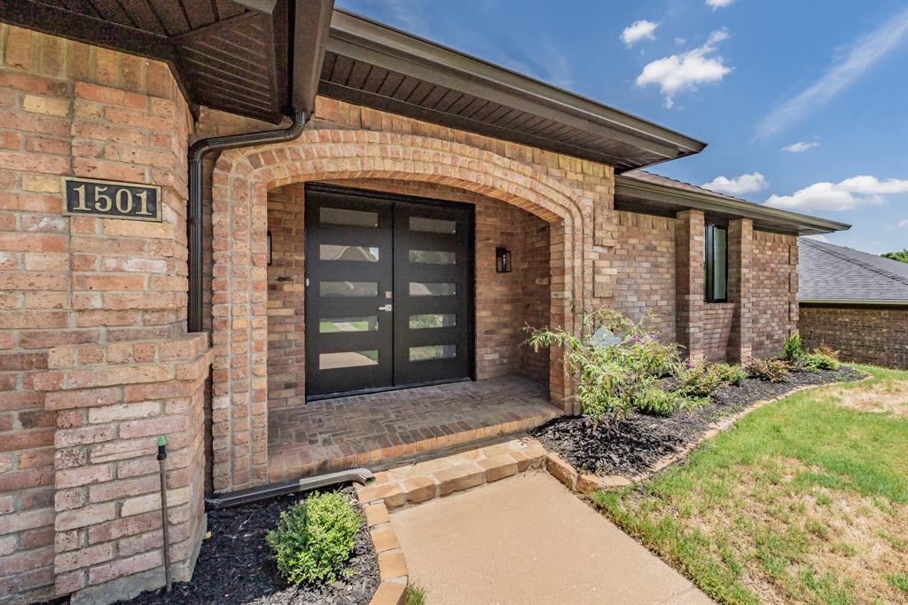 1501 Woodvale Drive