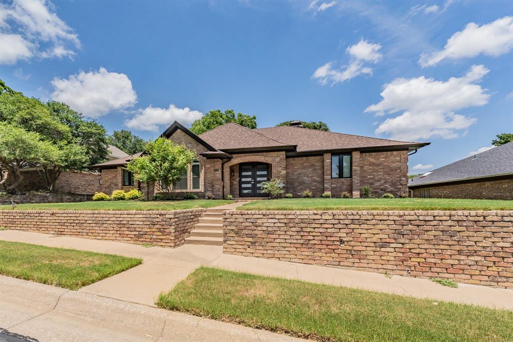 1501 Woodvale Drive
