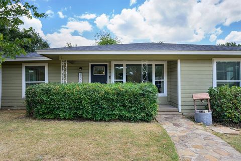 Photo of 2100 NW 4th Avenue, Mineral Wells, TX 76067 (MLS # 21329235)